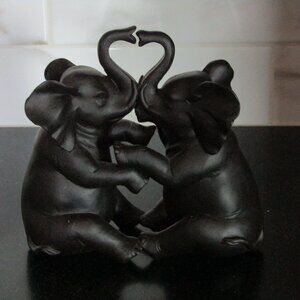 Elephant Couple Sculpture